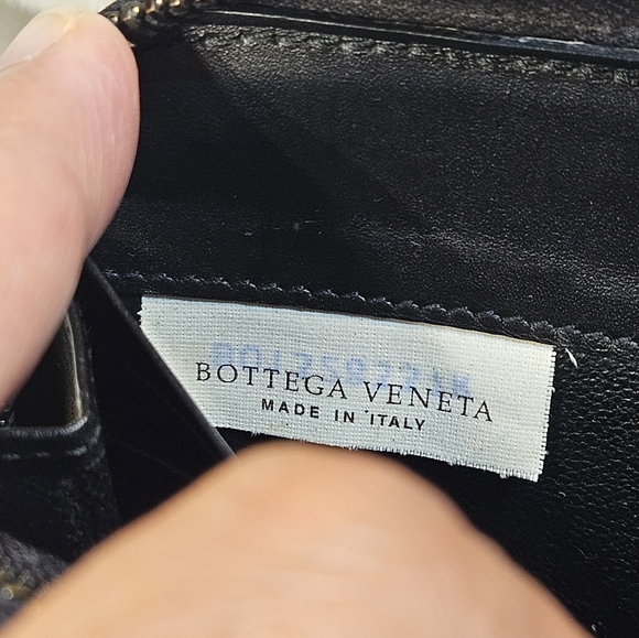 ￼￼Bottega Veneta Intrecciato Zip-Around Wallet (Vintage quality) - Picture 9 of 15